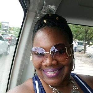 Meet your Posher, Roberta